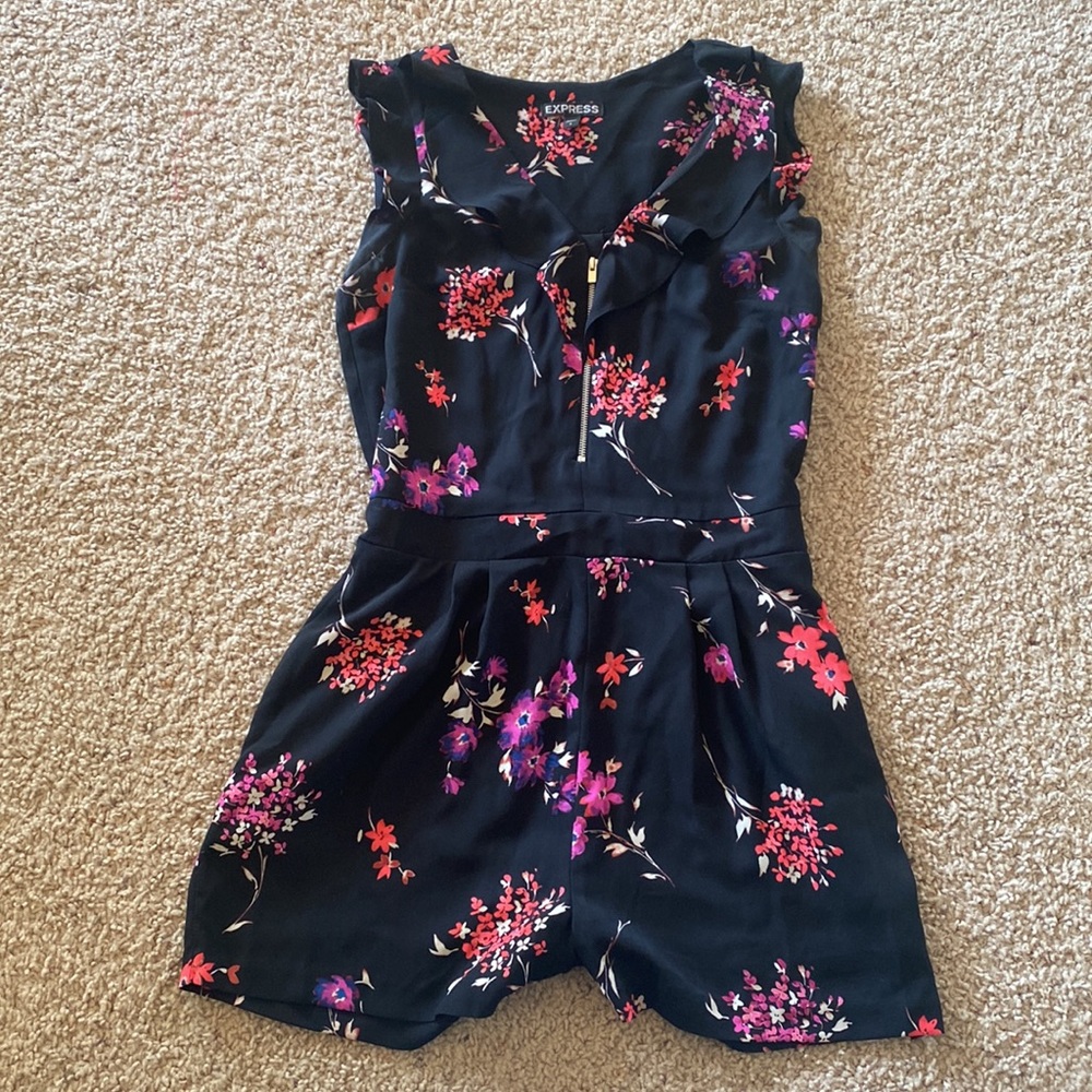 EXPRESS: romper